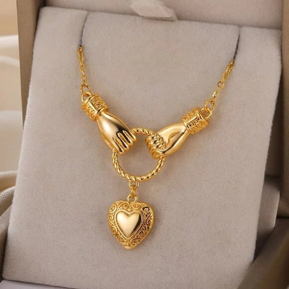 18K Yellow Gold Plated Heart Hands Pendant Necklace Vintage Style - Picture 2 of 8